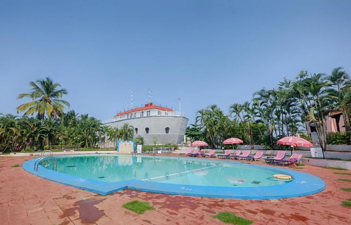 The Byke Old Anchor in Cavelossim, Goa